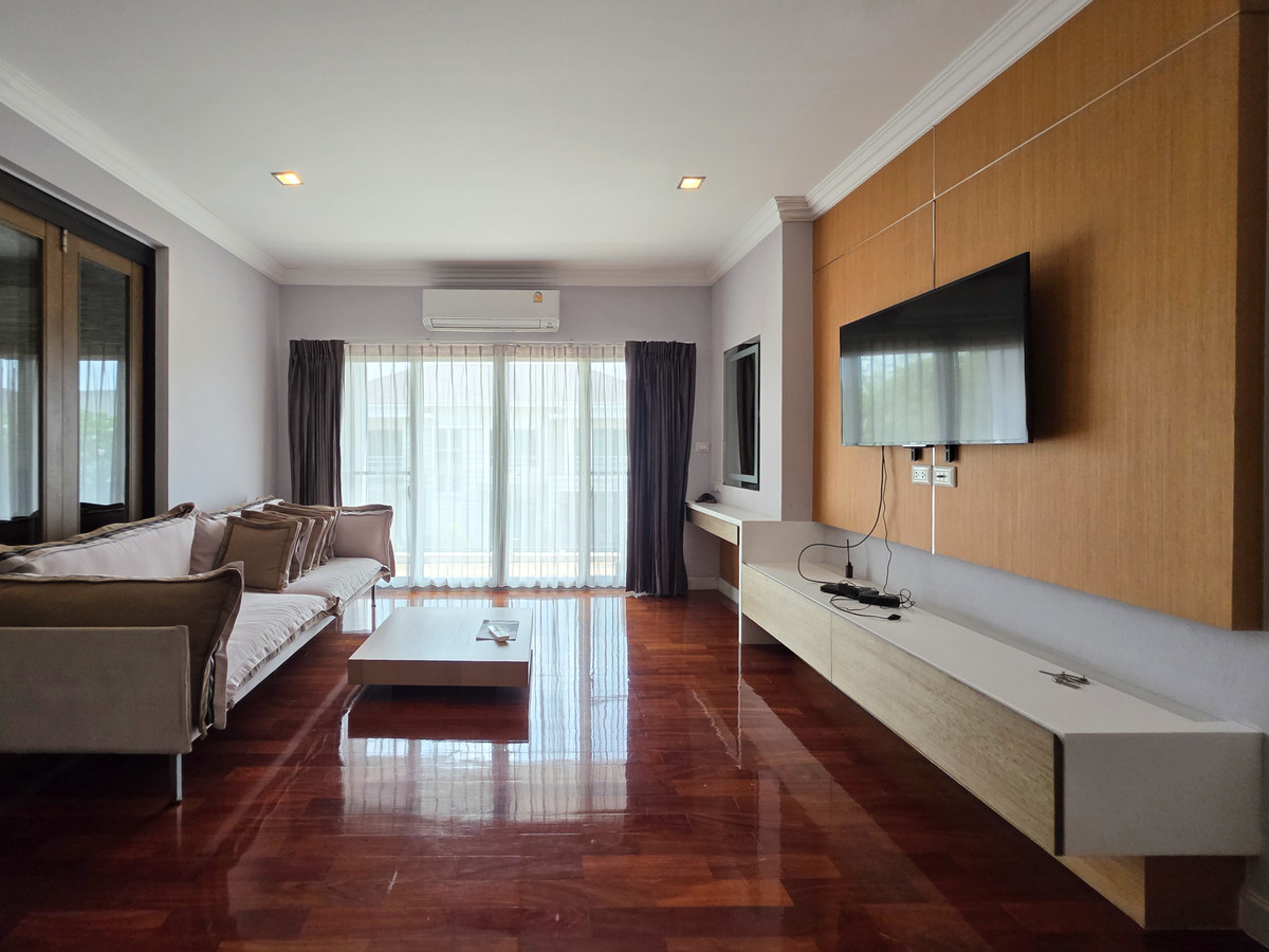 For RentHouseLadkrabang, Suwannaphum Airport : Single house for rent With private swimming pool Located near Rama 9 Expressway only 5 minutes, Suvarnabhumi Airport 15 minutes ✈️