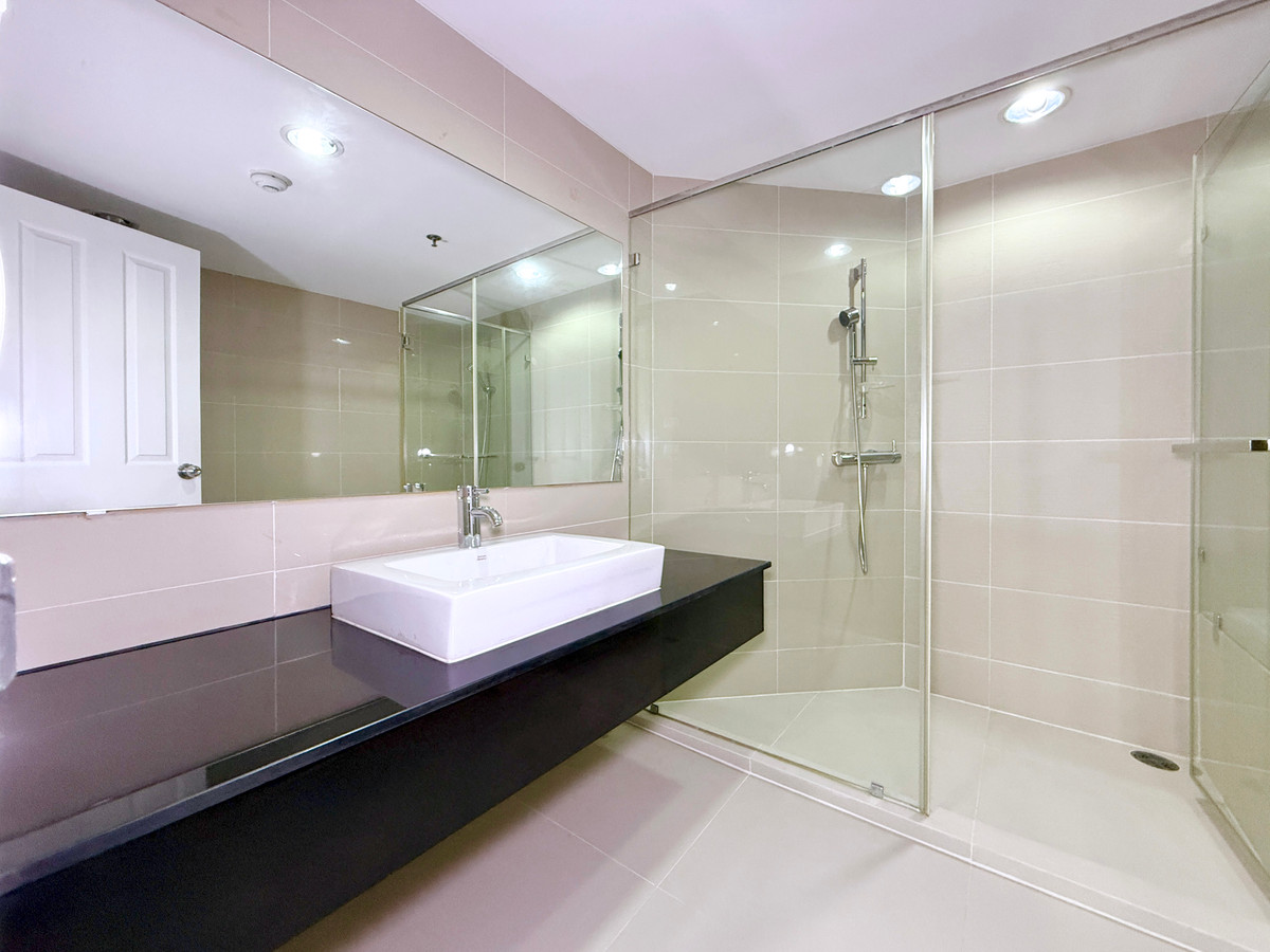 For SaleCondoRama9, Petchburi, RCA : Urgent sale 🌈✨ Belle Grand Rama 9 100.27 sq m. 2 bed 2 bath room in very new condition 092-2462653 Donut