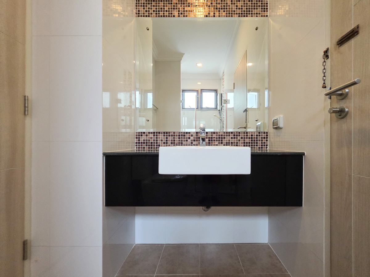 For RentHouseLadkrabang, Suwannaphum Airport : Single house for rent With private swimming pool Located near Rama 9 Expressway only 5 minutes, Suvarnabhumi Airport 15 minutes ✈️