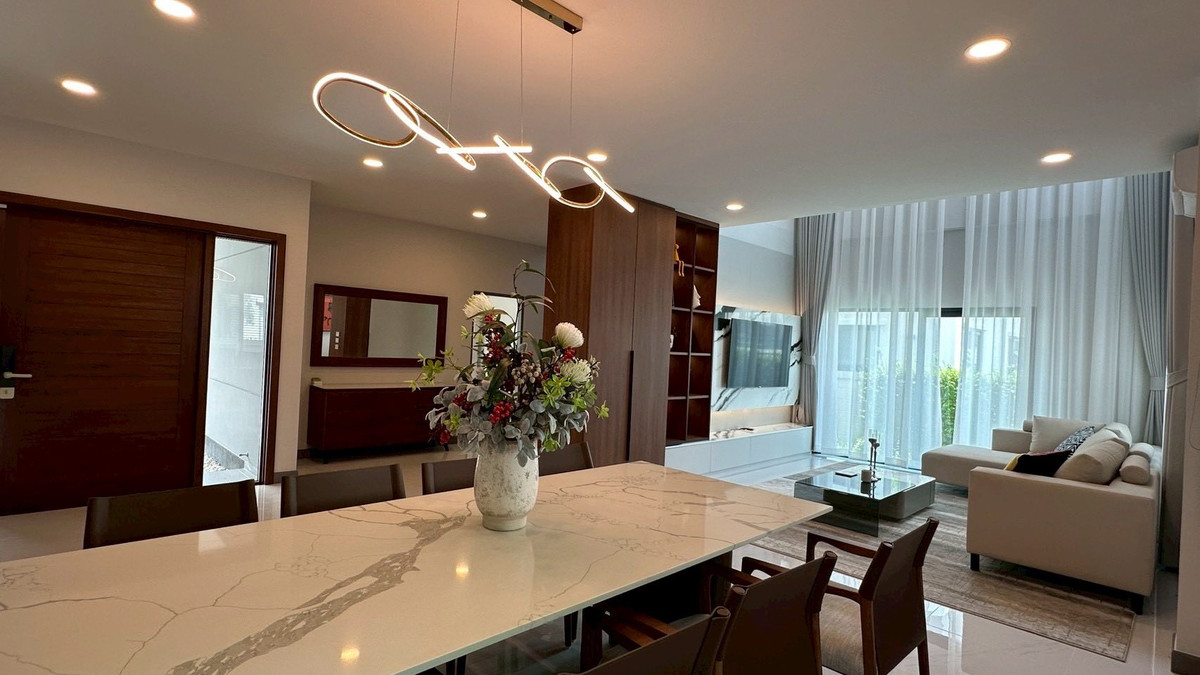 ให้เช่าบ้านบางนา แบริ่ง ลาซาล : ปล่อยเช่าบ้านเดี่ยวหรู 2ชั้น ใหม่แกะกล่อง✨ติดMega บางนา : โครงการ The City Bangna : ดีไซน์สวย เพดานสูงโปร่ง พร้อมห้องแม่บ้าน