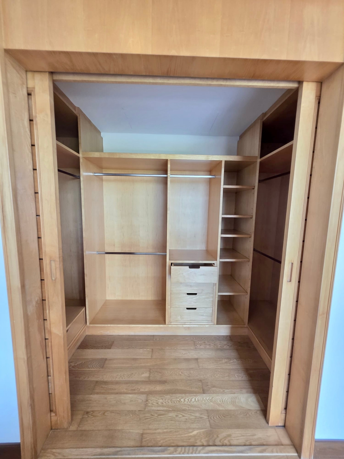 คอนโดวิทยุ ชิดลม หลังสวน : The Park Chidlom E2: 3+1bed 4bath + maid 258 sqm. 70,000,000 Rent: 200,000/mth Am: 0656199198