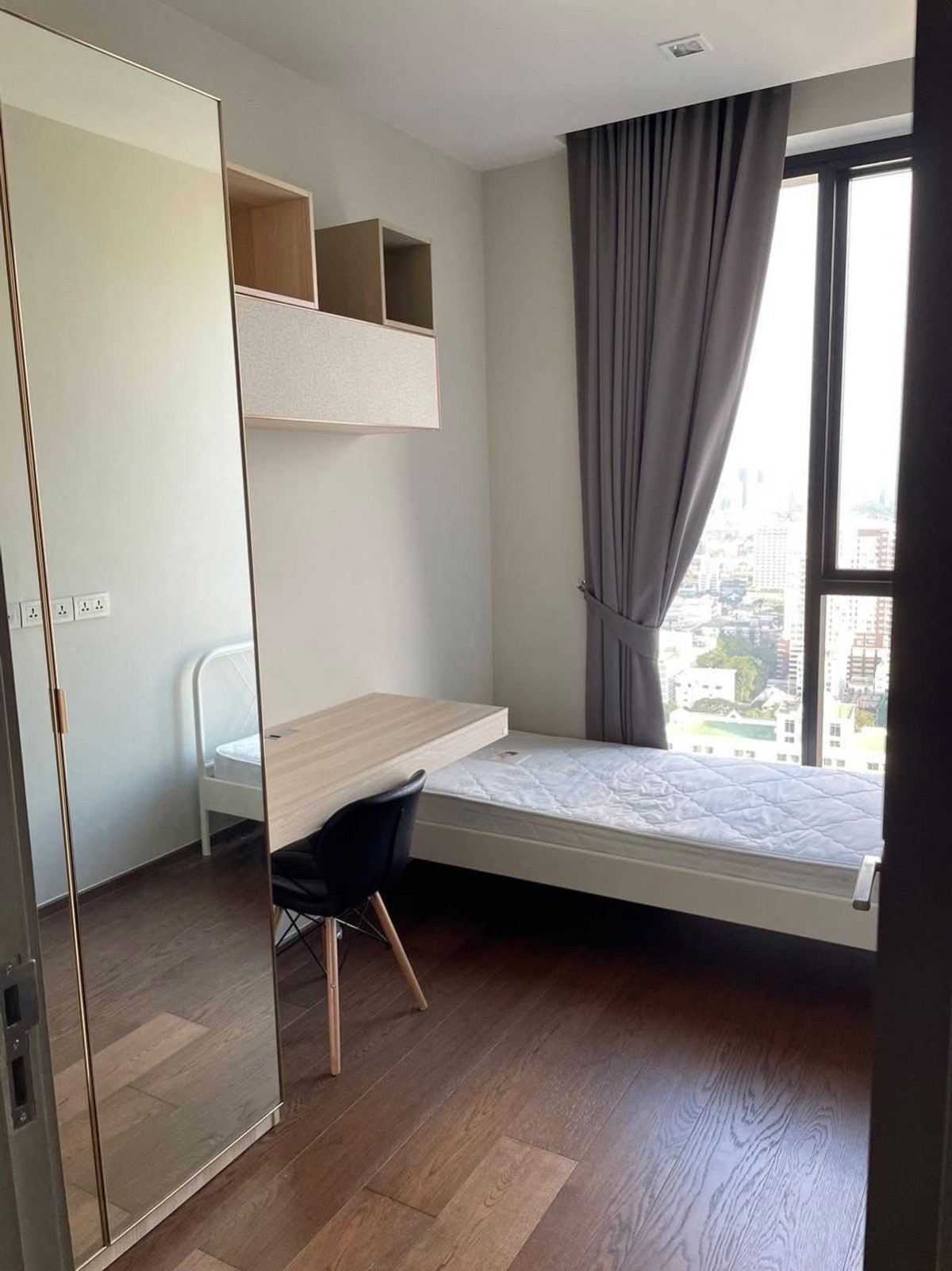 ให้เช่าคอนโดอารีย์ อนุสาวรีย์ : 🔥2นอนใจกลางอนุสาวรีชัย🔥Ideo q victory⚡️ 45 Sqm ชั้นสูงวิวอนุสาวรีย์ 2B1B💫38,000 เท่านั้น สนใจติดต่อนัดชม พัตเตอร์ 0928895628 Line:plustor_ss 💫