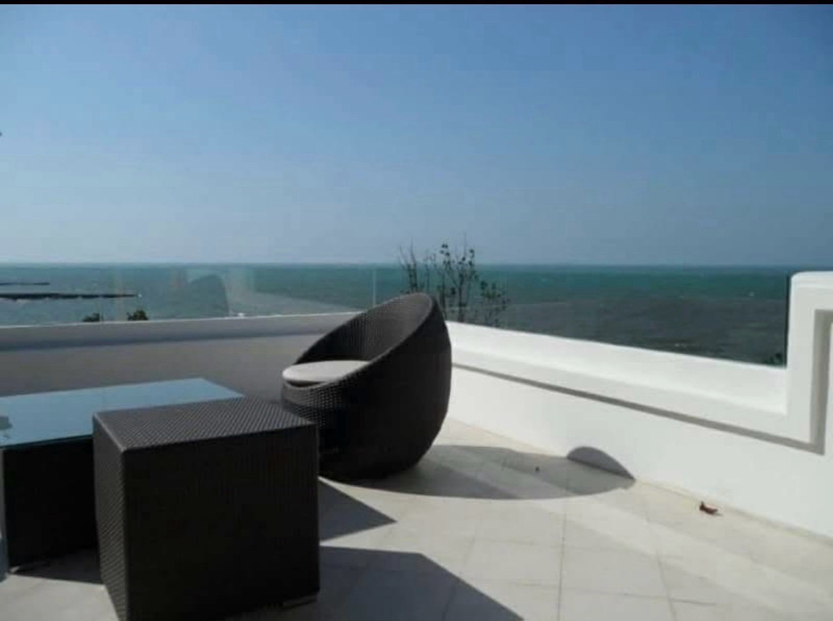 HousePattaya, Bangsaen, Chonburi : Beachfront Pool Villa in Pattaya with Private Beach Access and Sea View