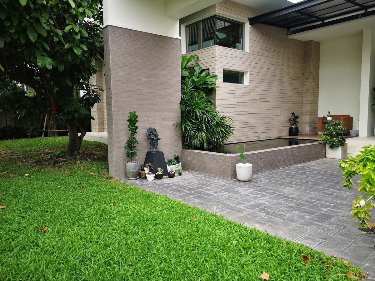 ขายบ้านปทุมธานี รังสิต ธรรมศาสตร์ : บ้านหรูริมทะเลสาบ รังสิต ปทุมธานี  พร้อมสระว่ายน้ำส่วนตัว ที่ดินขนาดใหญ่ 297.6 ตร.ว บรรยากาศรีสอร์ต เป็นส่วนตัวสูง