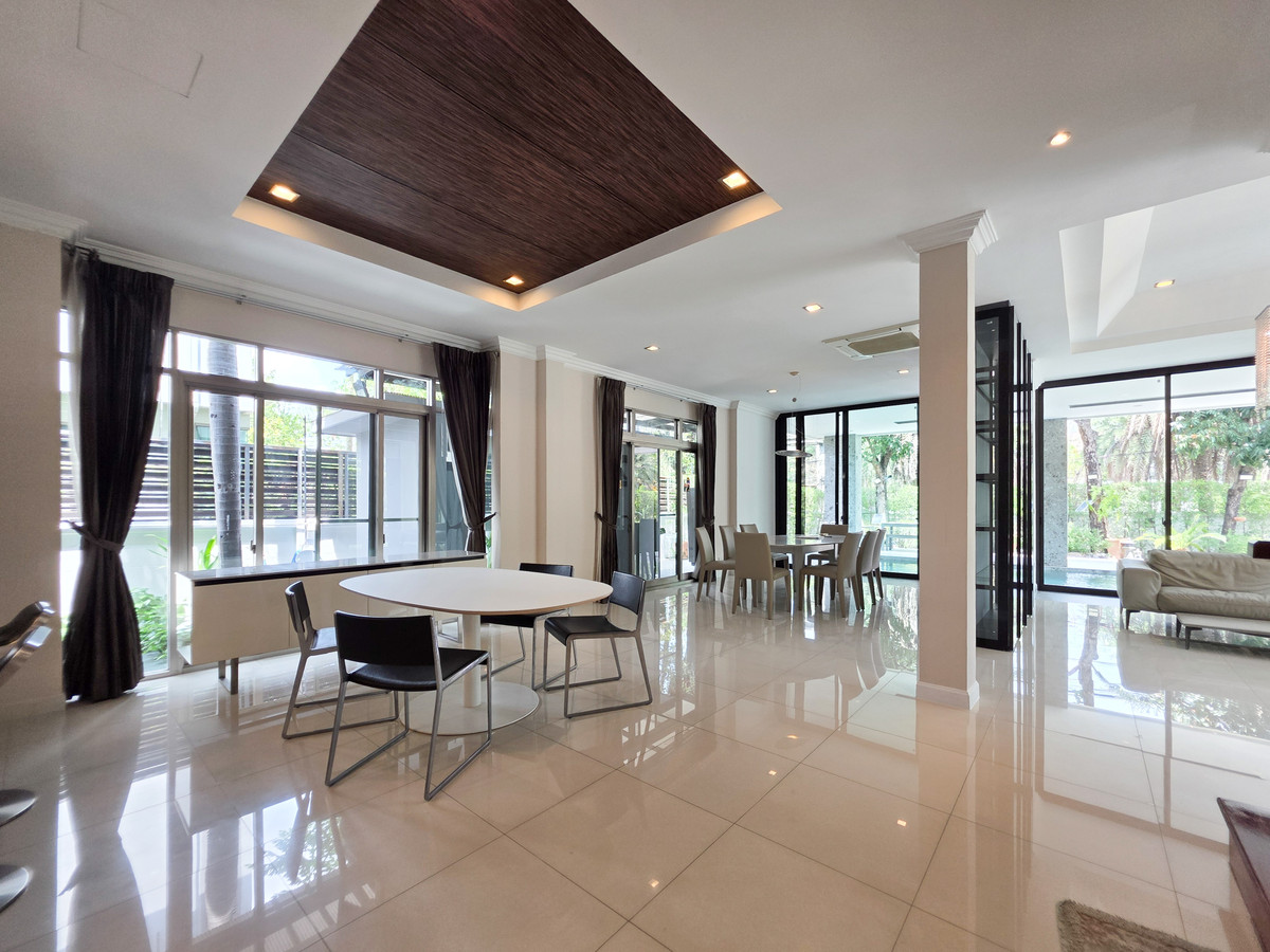 For RentHouseLadkrabang, Suwannaphum Airport : Single house for rent With private swimming pool Located near Rama 9 Expressway only 5 minutes, Suvarnabhumi Airport 15 minutes ✈️