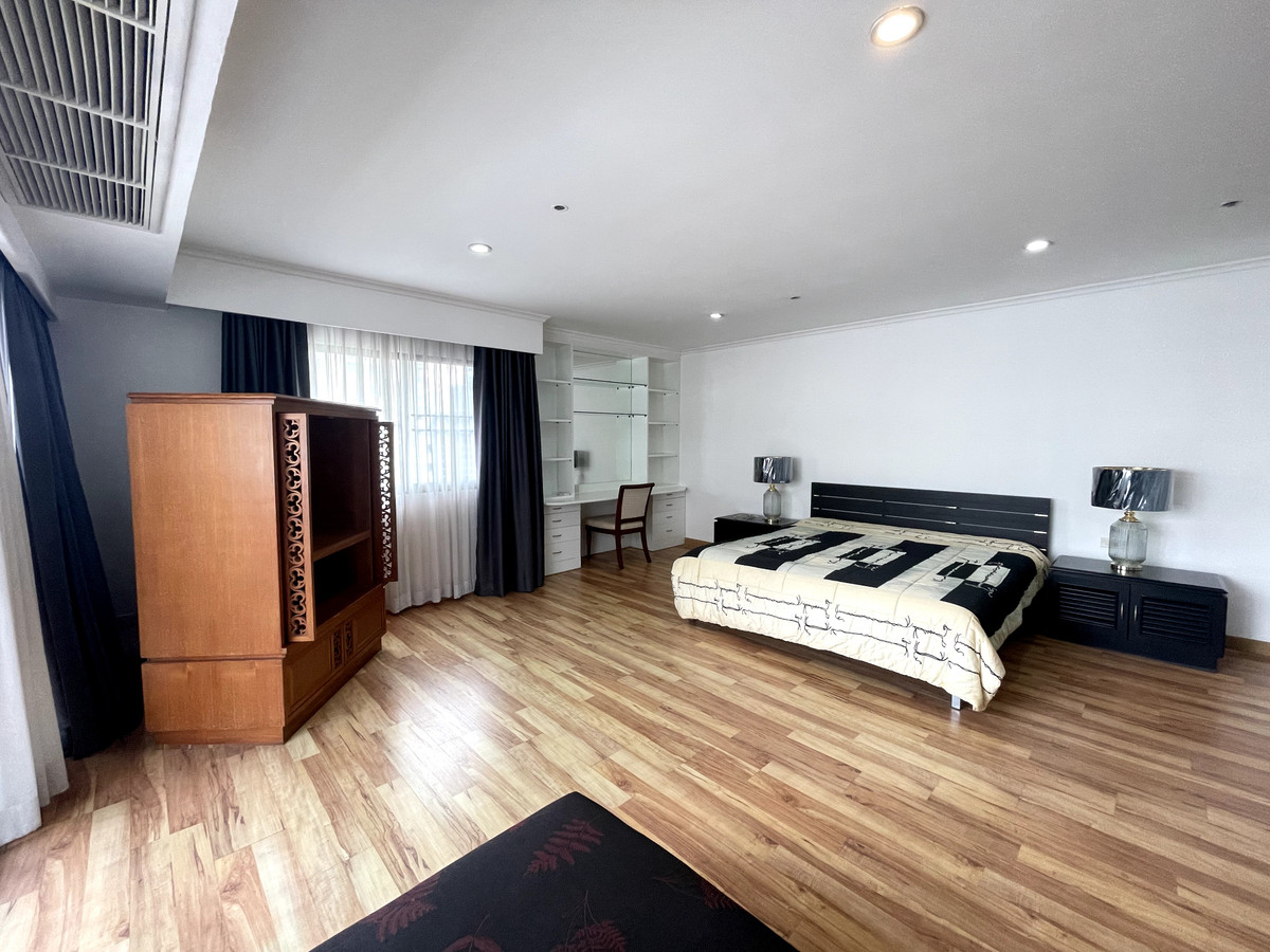 ให้เช่าคอนโดนานา : ให้เช่า คอนโด  Kallista Sukhumvit 11  3 ห้องนอน 315 ตร.ม.  big balcony