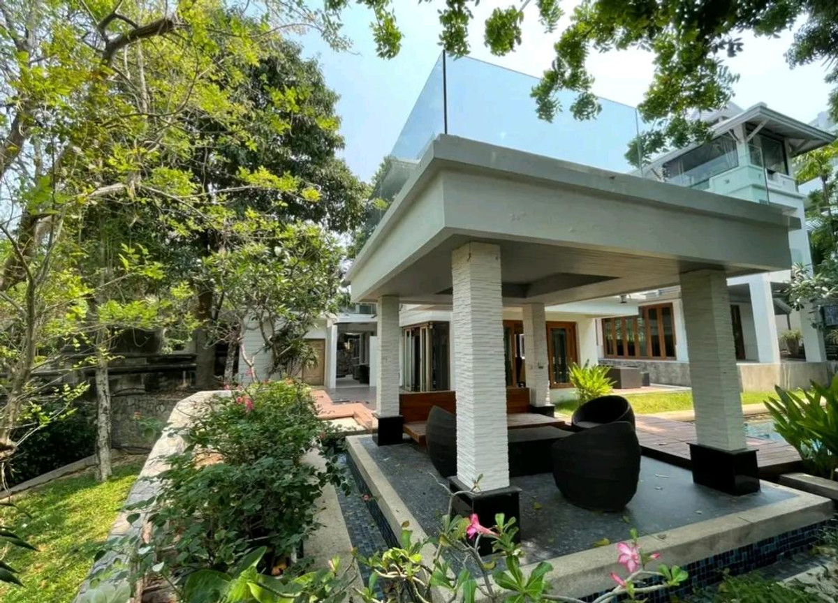 ขายพัทยา บางแสน ชลบุรี สัตหีบ : 🏖️ ขาย/ให้เช่า พูลวิลล่าหรูติดทะเลหาดวงศ์อมาตย์ พัทยาเหนือ ติด ปราสาทสัจธรรม ราคา 240 ลบ. | เช่า 350,000/ด. สนใจติดต่อ ลูกเจี๊ยบ 065-536-5165 🤍✨ #บ้านหรูพัทยา #พูลวิลล่าติดทะเล #LuxuryBeachfront #LookjeabKrittiya