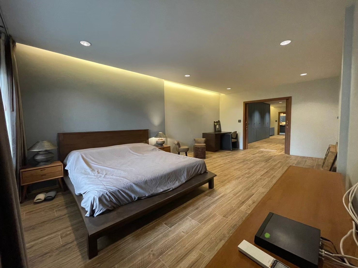 For RentShop HouseSathorn, Narathiwat : 4-story commercial building, beautifully decorated, modern style. Fully furnished, complete air conditioning, built-in kitchen. The bathroom is very spacious. Chong Nonsi area‼️