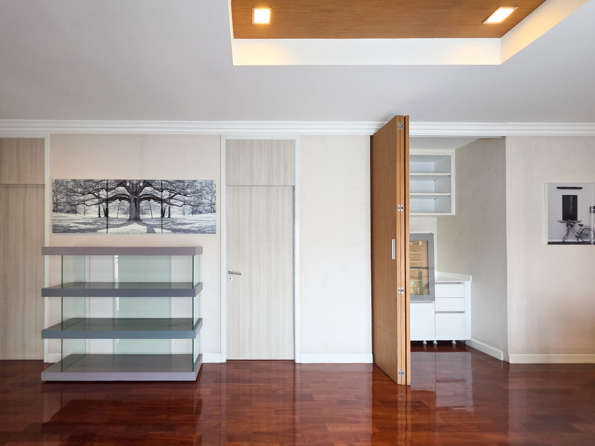 For RentHouseLadkrabang, Suwannaphum Airport : Single house for rent With private swimming pool Located near Rama 9 Expressway only 5 minutes, Suvarnabhumi Airport 15 minutes ✈️