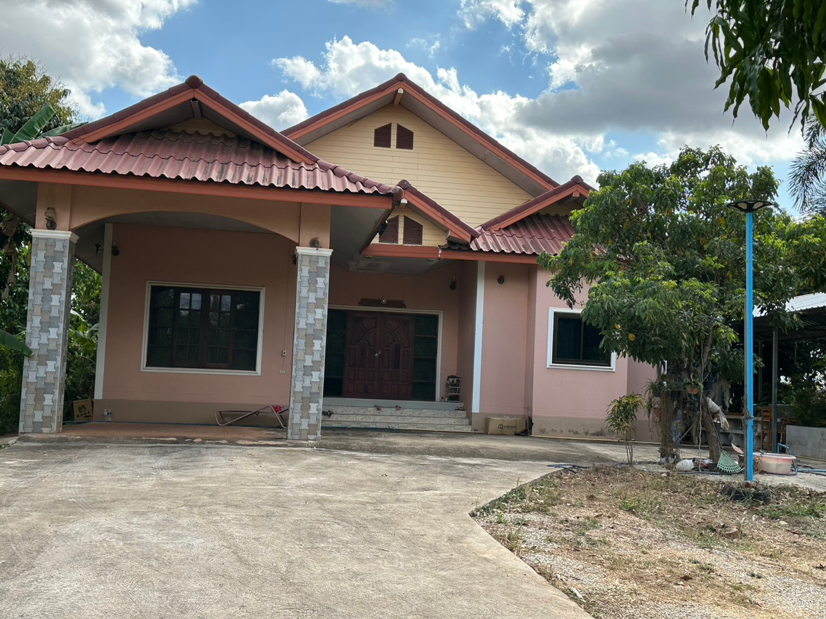For SaleHouseSakon Nakhon : Single-story house for sale, garden style, Sakon Nakhon Province.