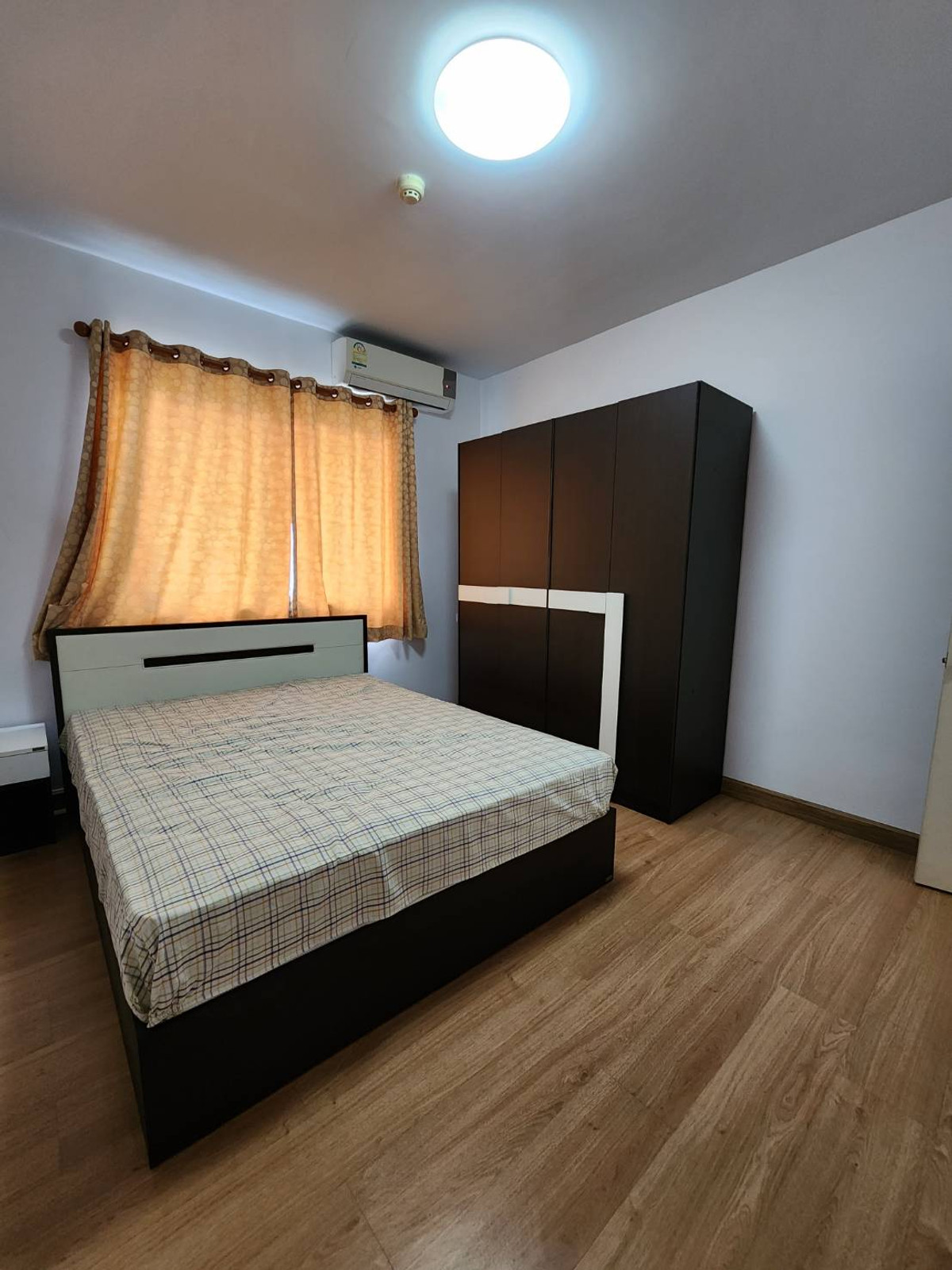 For RentCondoRama9, Petchburi, RCA : About 450 meters from MRT Rama 9, near Central Rama 9, Fortune, Big C, Tesco Lotus, Esplanade Ratchada and Rama 9 School.