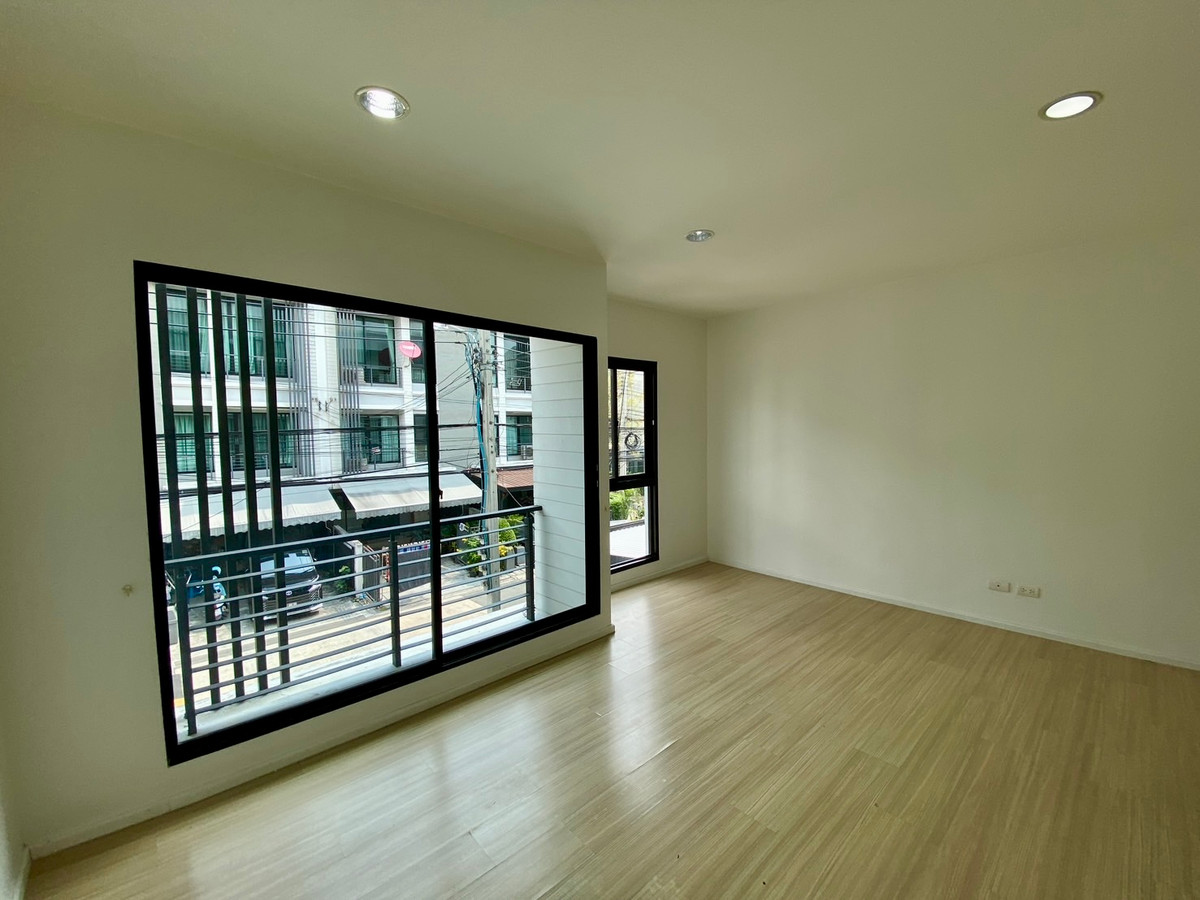 ขายทาวน์โฮมรามคำแหง หัวหมาก : ขายทาวน์โฮม 3 ชั้น บ้านกลางเมือง พระราม 9–รามคำแหง | บ้านสภาพใหม่ พร้อมอยู่ | ใกล้ทางด่วนและ Airport Link