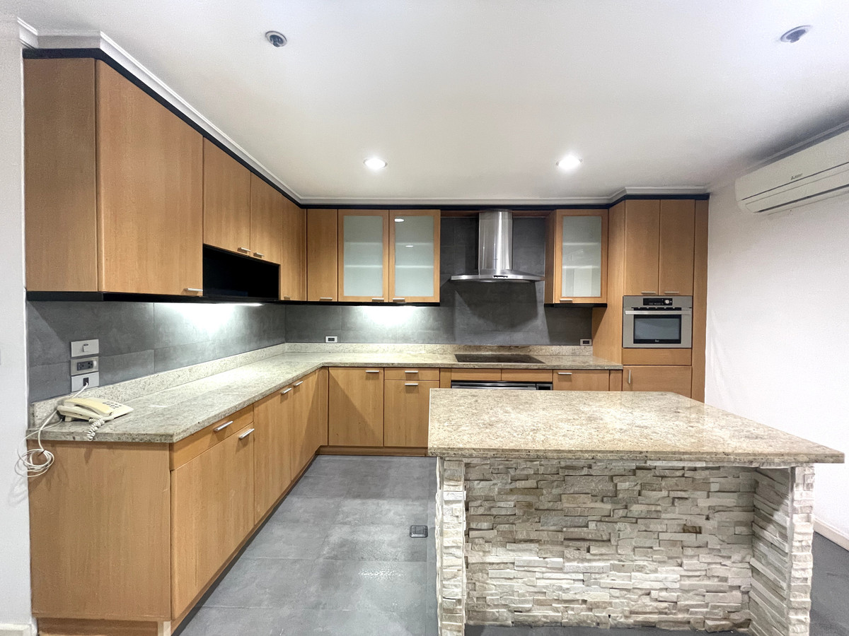 ให้เช่าคอนโดนานา : ให้เช่า คอนโด  Kallista Sukhumvit 11  3 ห้องนอน 315 ตร.ม.  big balcony