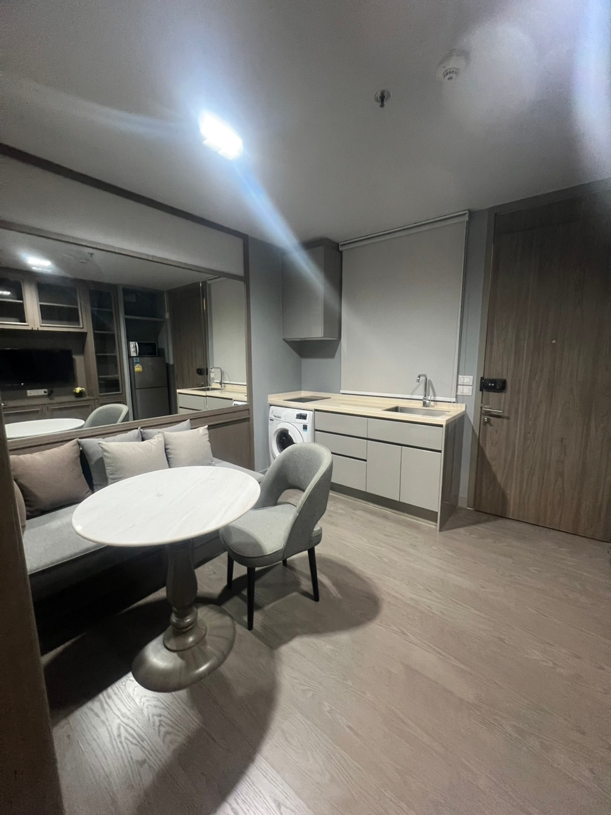 ให้เช่าคอนโดพระราม 9 เพชรบุรีตัดใหม่ RCA : คอนโดใหม่ให้เช่าใกล้ MRTพระราม9เพียง650 M1 4500บาท1ห้องนอน 1 ห้องน้ำ