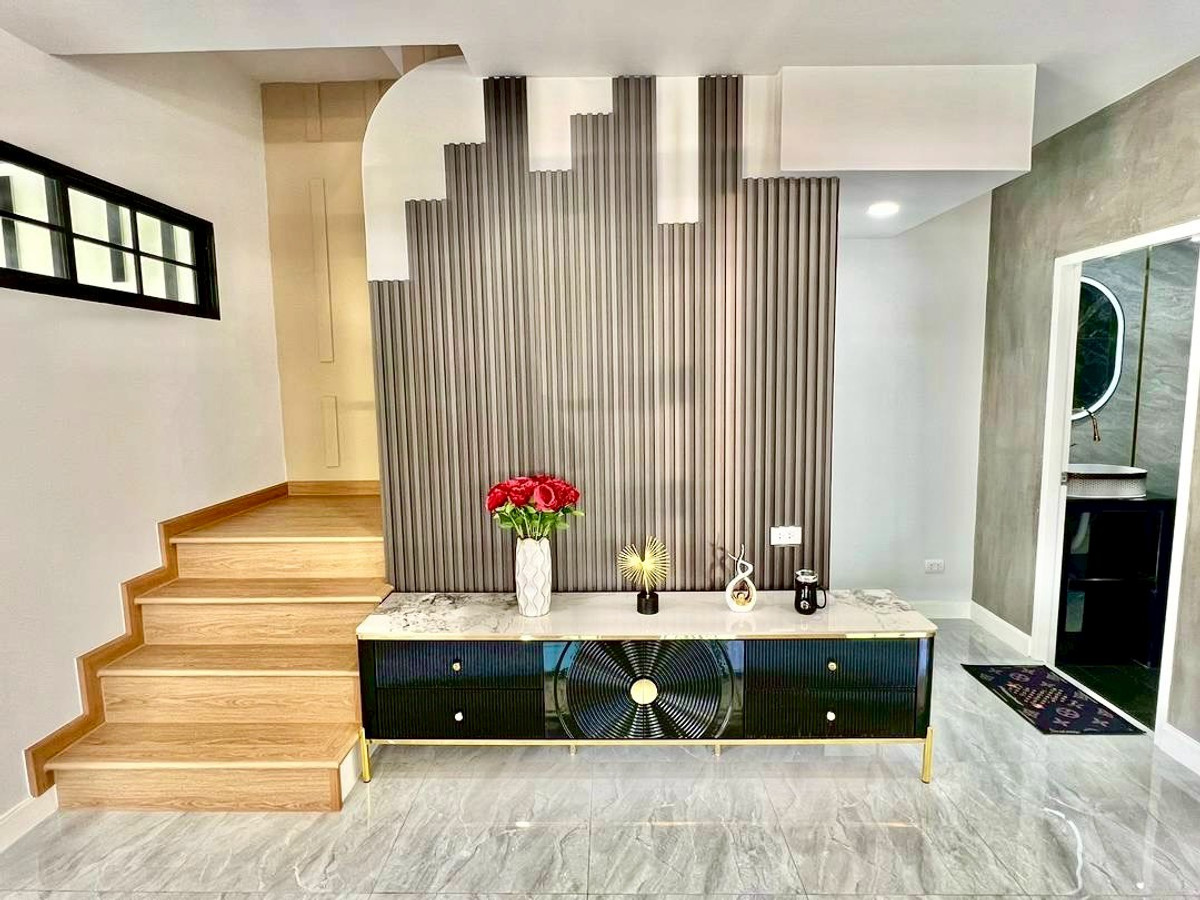 For SaleTownhomePathum Thani,Rangsit, Thammasat : 2-story townhome for sale, The Trust Town Village, Wongwaen - Lam Luk Ka, along Khlong 6, Soi 28, area 27.8 square wah, 3 bedrooms, Bueng Kham Proi Subdistrict, Lam Luk Ka District, Pathum Thani Province.