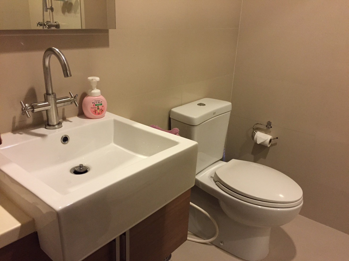 For RentCondoWongwianyai, Charoennakor : (For rent) Condo Hive Taksin I 1-BR, High floor, GOOD PRICE!  Fully furnished + electrical appliances ㅡ Near 🚆BTS Wongwian Yai