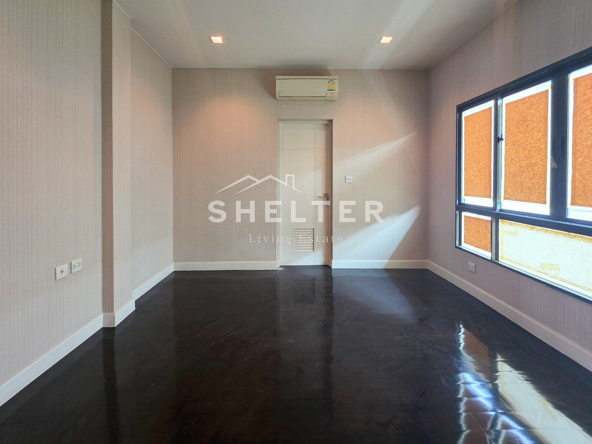 For SaleHousePattanakan, Srinakarin : Single house near the BTS, both yellow and orange. Can connect to both Srinakarin-Pattanakarn-Rama 9 Samitivej Hospital, ABAC University International School🚃