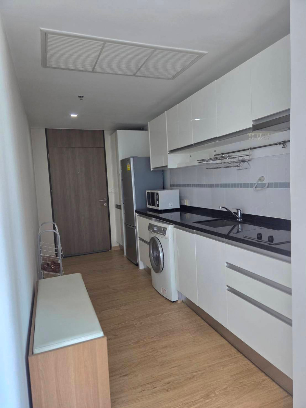 For RentCondoSukhumvit, Asoke, Thonglor : 🌟 Unrivaled Sukhumvit Lifestyle! Rare Corner Unit for Rent at Noble Remix Thong Lo – 3 Views, 3 Balconies!