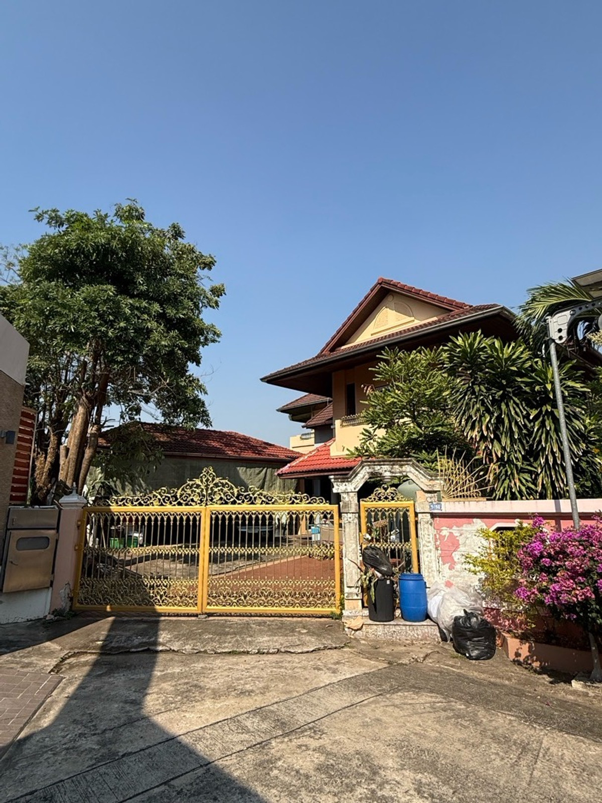 ขายบ้านเสรีไทย-นิด้า : 📍ขายบ้านเดี่ยวหลังมุม หมู่บ้านปรีชา ซอยรามคำแหง 158 ซอยต้นๆ