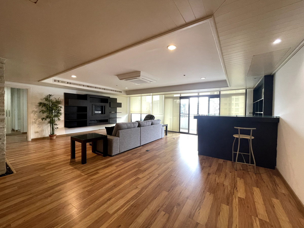 ให้เช่าคอนโดนานา : ให้เช่า คอนโด  Kallista Sukhumvit 11  3 ห้องนอน 315 ตร.ม.  big balcony