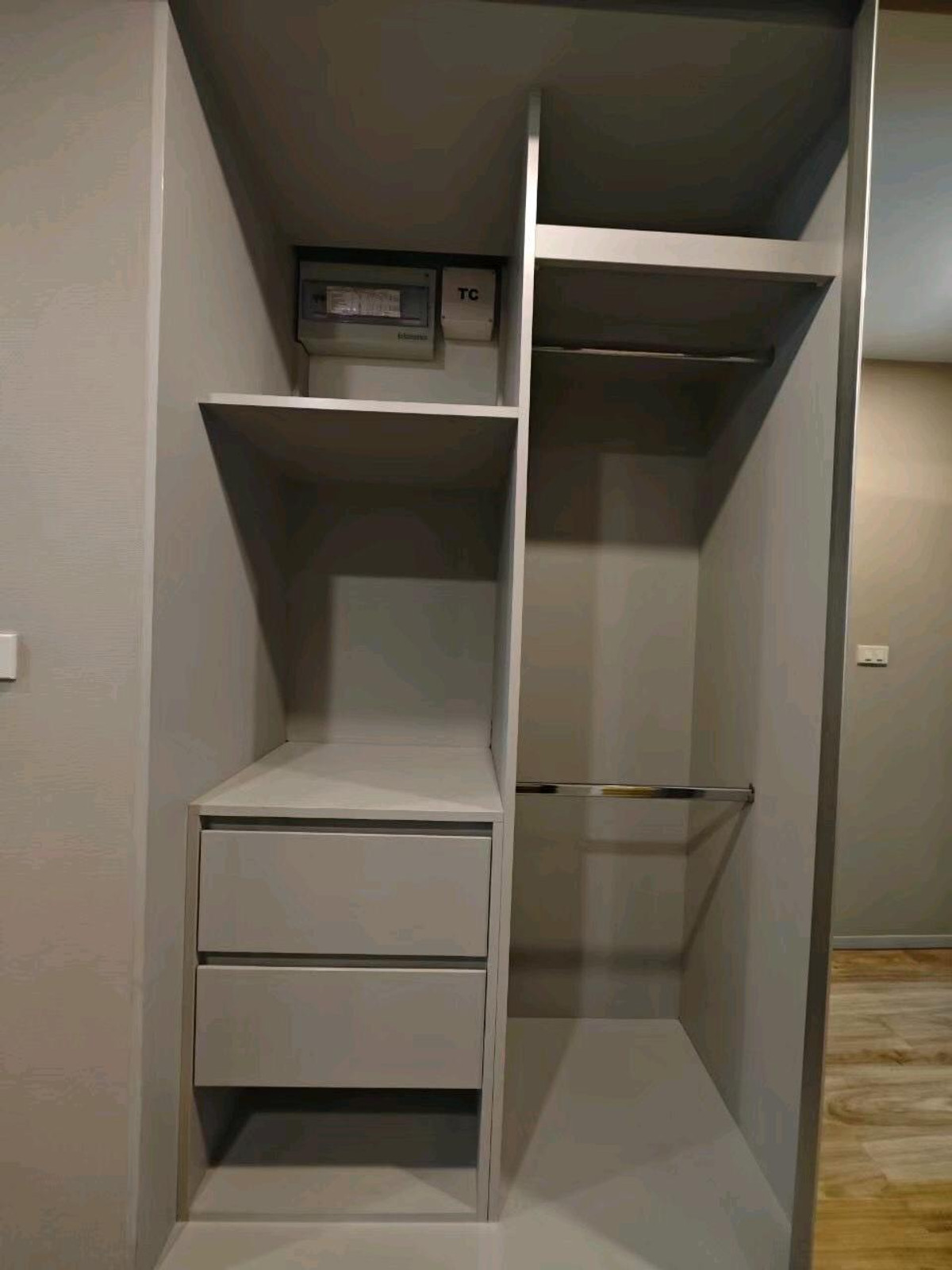 ให้เช่าคอนโดสาทร นราธิวาส : BTS สุรศักดิ์ (สายสีลม) เพียงประมาณ 900 เมตรทำเลดี ใกล้โซนสาทร เดินทางสะดวกมาก 