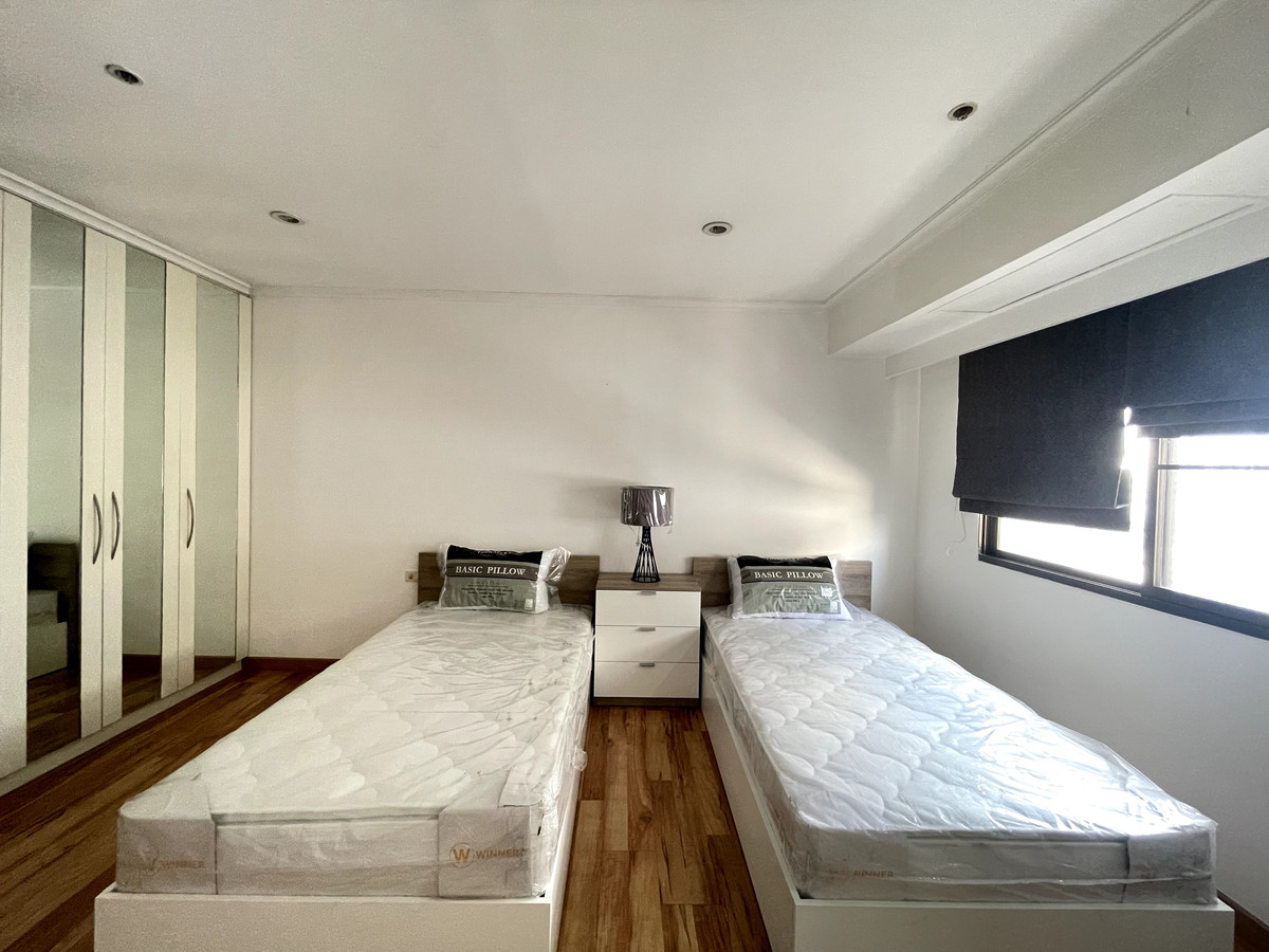 ให้เช่าคอนโดนานา : ให้เช่า คอนโด  Kallista Sukhumvit 11  3 ห้องนอน 315 ตร.ม.  big balcony