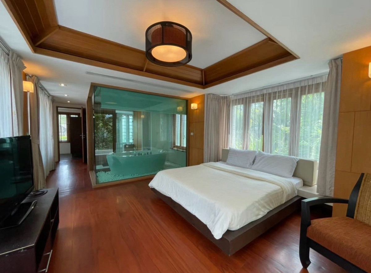 HousePattaya, Bangsaen, Chonburi : Beachfront Pool Villa in Pattaya with Private Beach Access and Sea View
