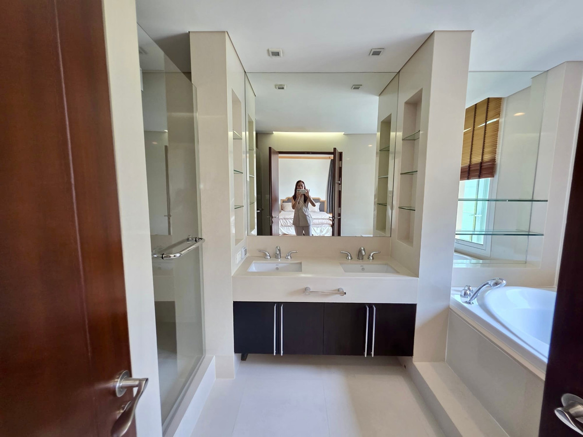 คอนโดวิทยุ ชิดลม หลังสวน : The Park Chidlom E2: 3+1bed 4bath + maid 258 sqm. 70,000,000 Rent: 200,000/mth Am: 0656199198