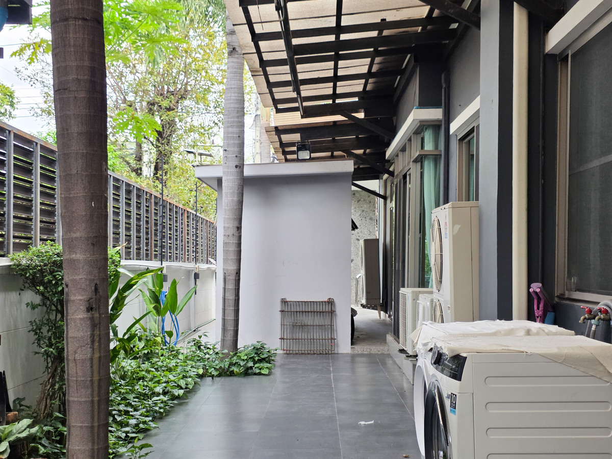 For RentHouseLadkrabang, Suwannaphum Airport : Single house for rent With private swimming pool Located near Rama 9 Expressway only 5 minutes, Suvarnabhumi Airport 15 minutes ✈️