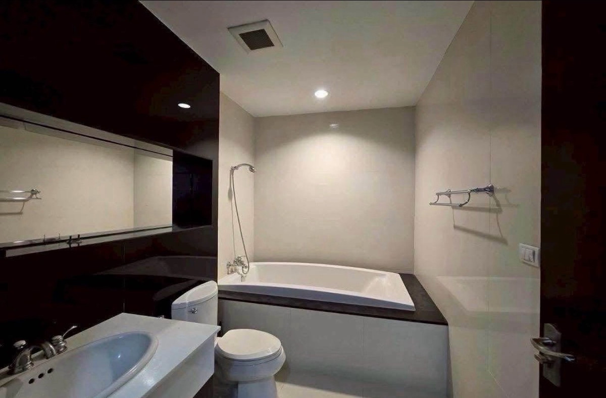 ให้เช่าคอนโดวิทยุ ชิดลม หลังสวน : คอนโด 3 ห้องนอน ขนาดใหญ่ ย่านชิดลม เดินถึง BTS ชิดลม และ Central ชิดลม