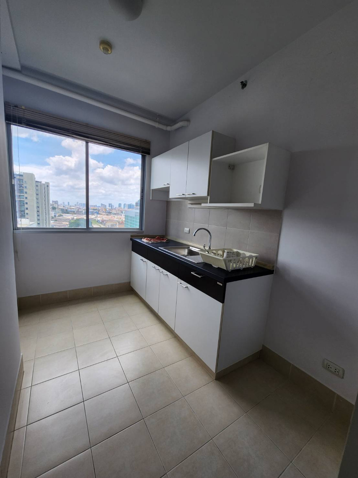 For RentCondoRama9, Petchburi, RCA : About 450 meters from MRT Rama 9, near Central Rama 9, Fortune, Big C, Tesco Lotus, Esplanade Ratchada and Rama 9 School.