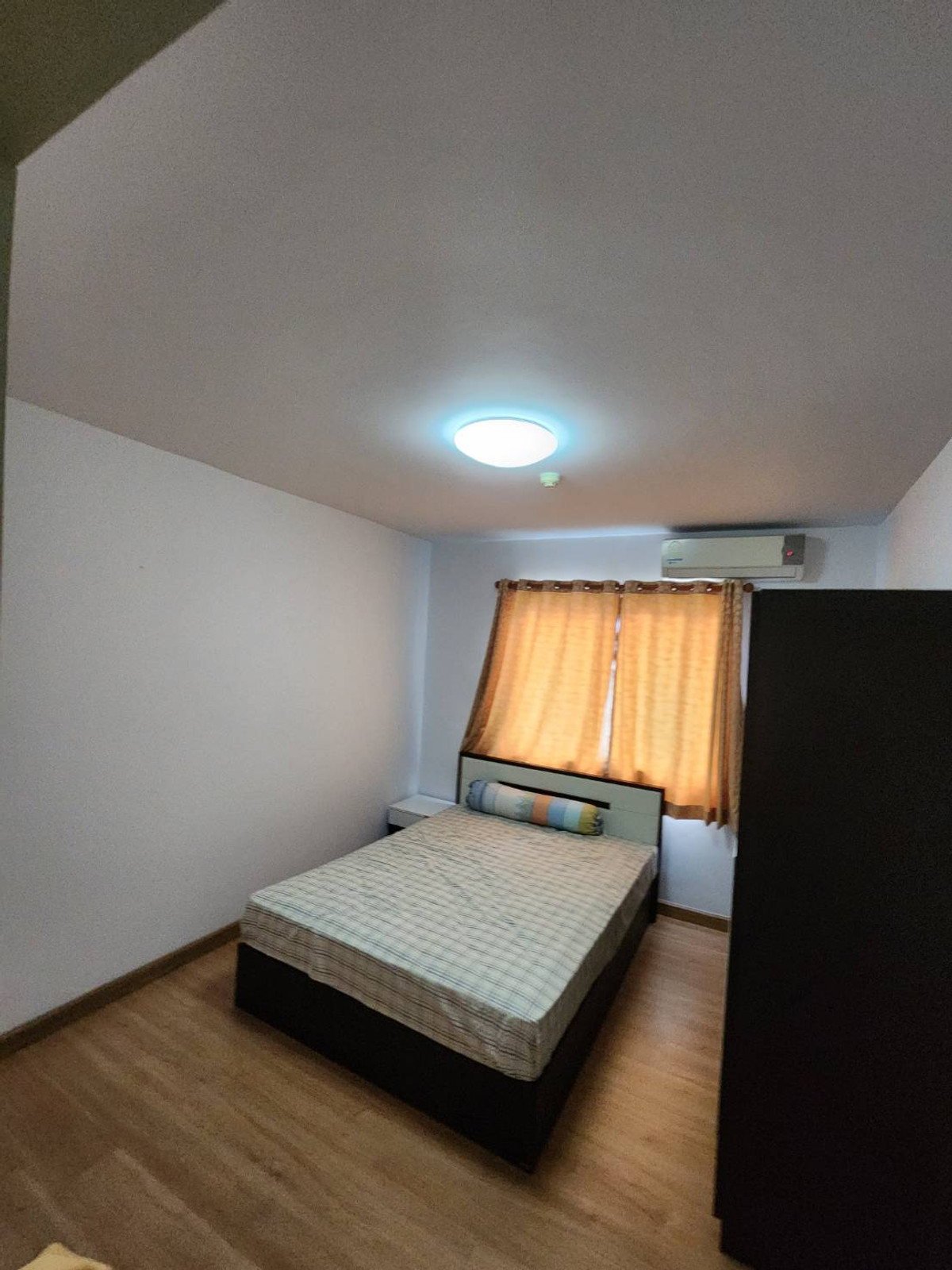 For RentCondoRama9, Petchburi, RCA : About 450 meters from MRT Rama 9, near Central Rama 9, Fortune, Big C, Tesco Lotus, Esplanade Ratchada and Rama 9 School.