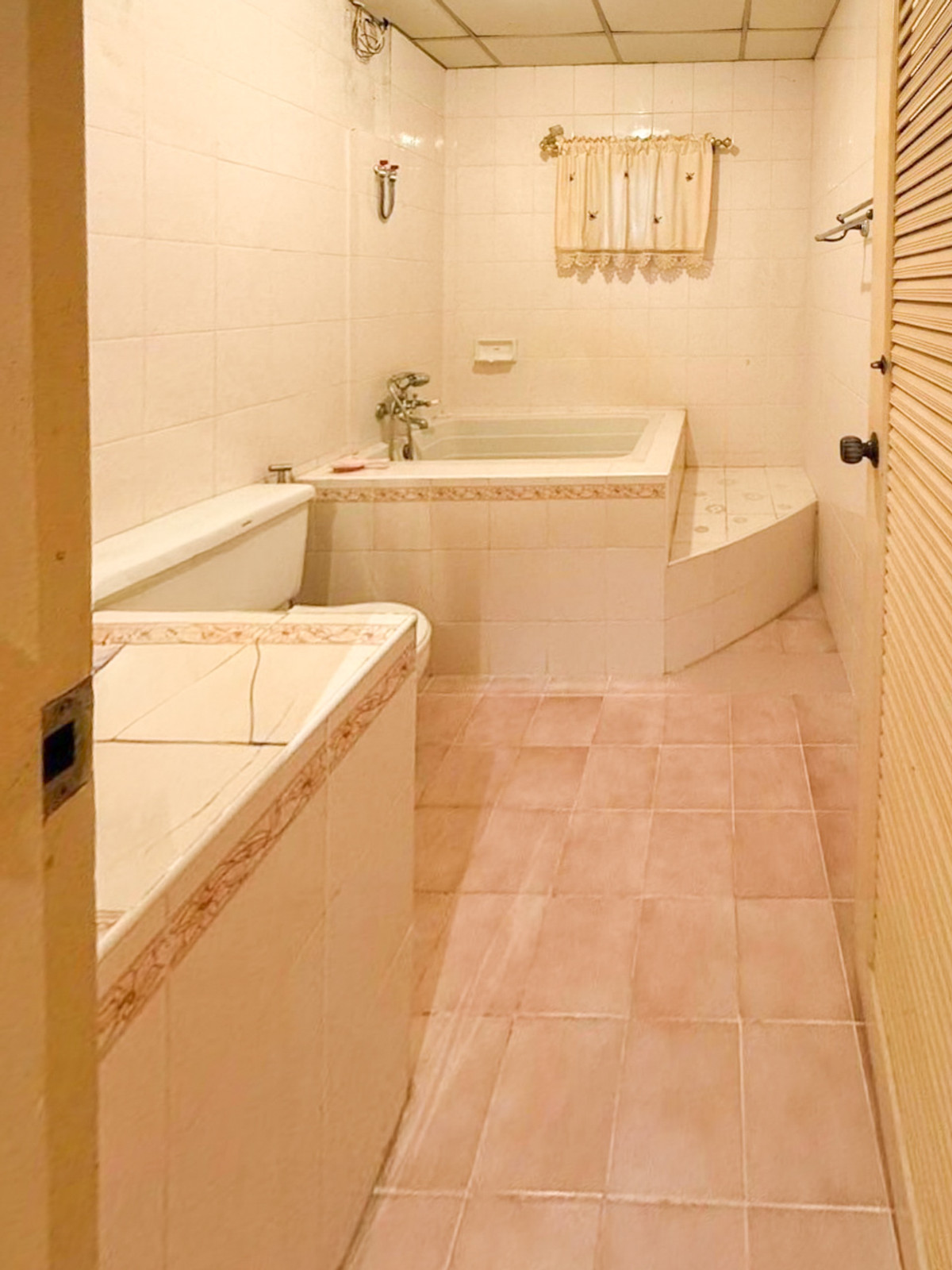 ขายทาวน์โฮมรามคำแหง หัวหมาก : ทาวน์โฮม 3 ชั้น ซอยรามคำแหง 8/2  สถานีรถไฟฟ้าสายสีส้มหน้าปากซอย  พร้อมการเดินทางที่เชื่อมต่อเส้นพระราม 9 - รามคำแหง - เอกมัย ทองหล่อ