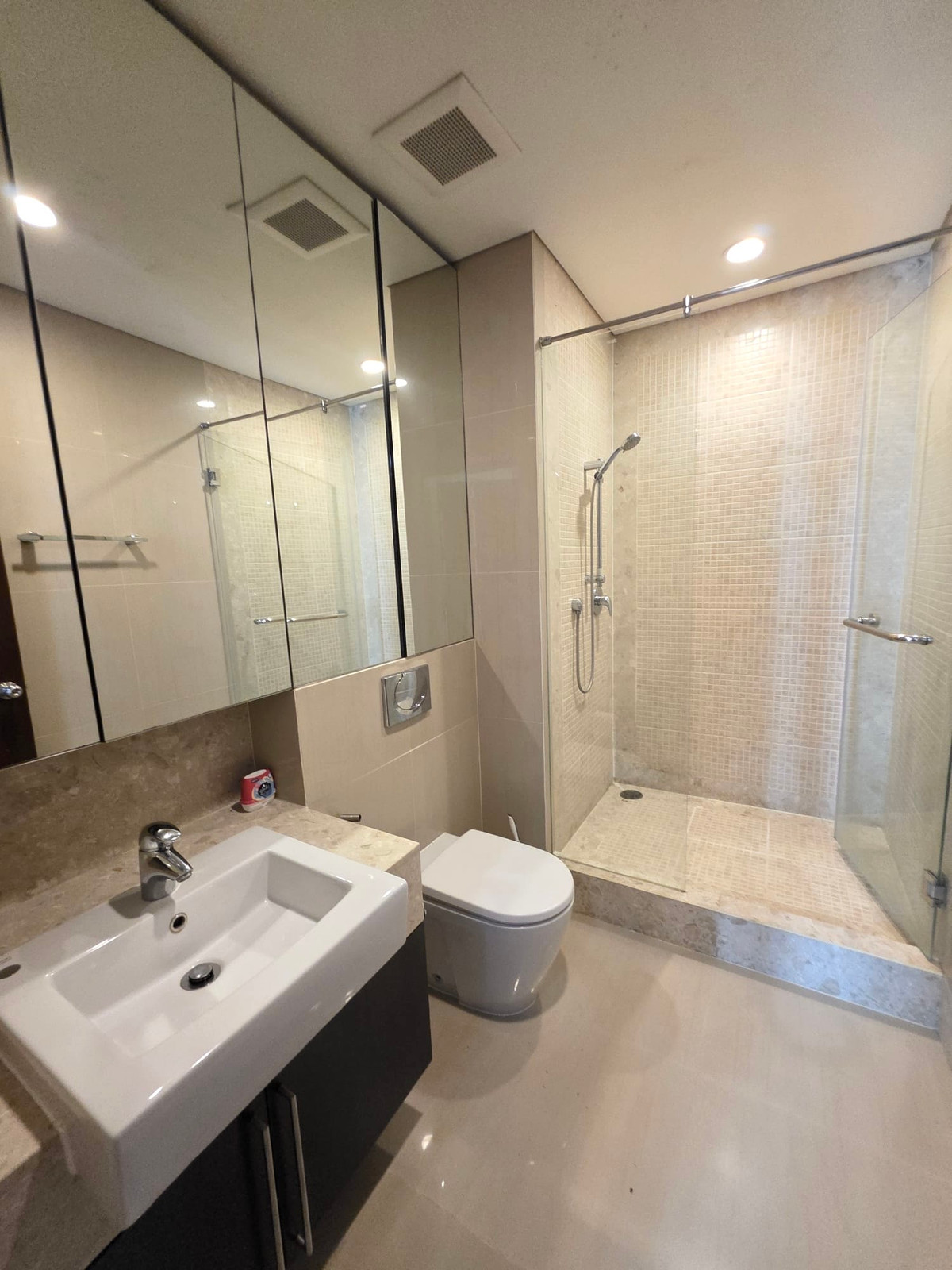 คอนโดวิทยุ ชิดลม หลังสวน : The Park Chidlom E2: 3+1bed 4bath + maid 258 sqm. 70,000,000 Rent: 200,000/mth Am: 0656199198