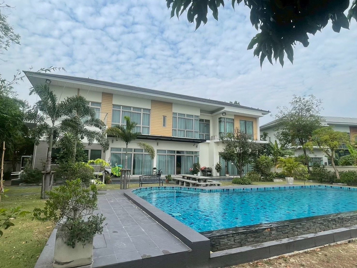 ขายบ้านปทุมธานี รังสิต ธรรมศาสตร์ : บ้านหรูริมทะเลสาบ รังสิต ปทุมธานี  พร้อมสระว่ายน้ำส่วนตัว ที่ดินขนาดใหญ่ 297.6 ตร.ว บรรยากาศรีสอร์ต เป็นส่วนตัวสูง