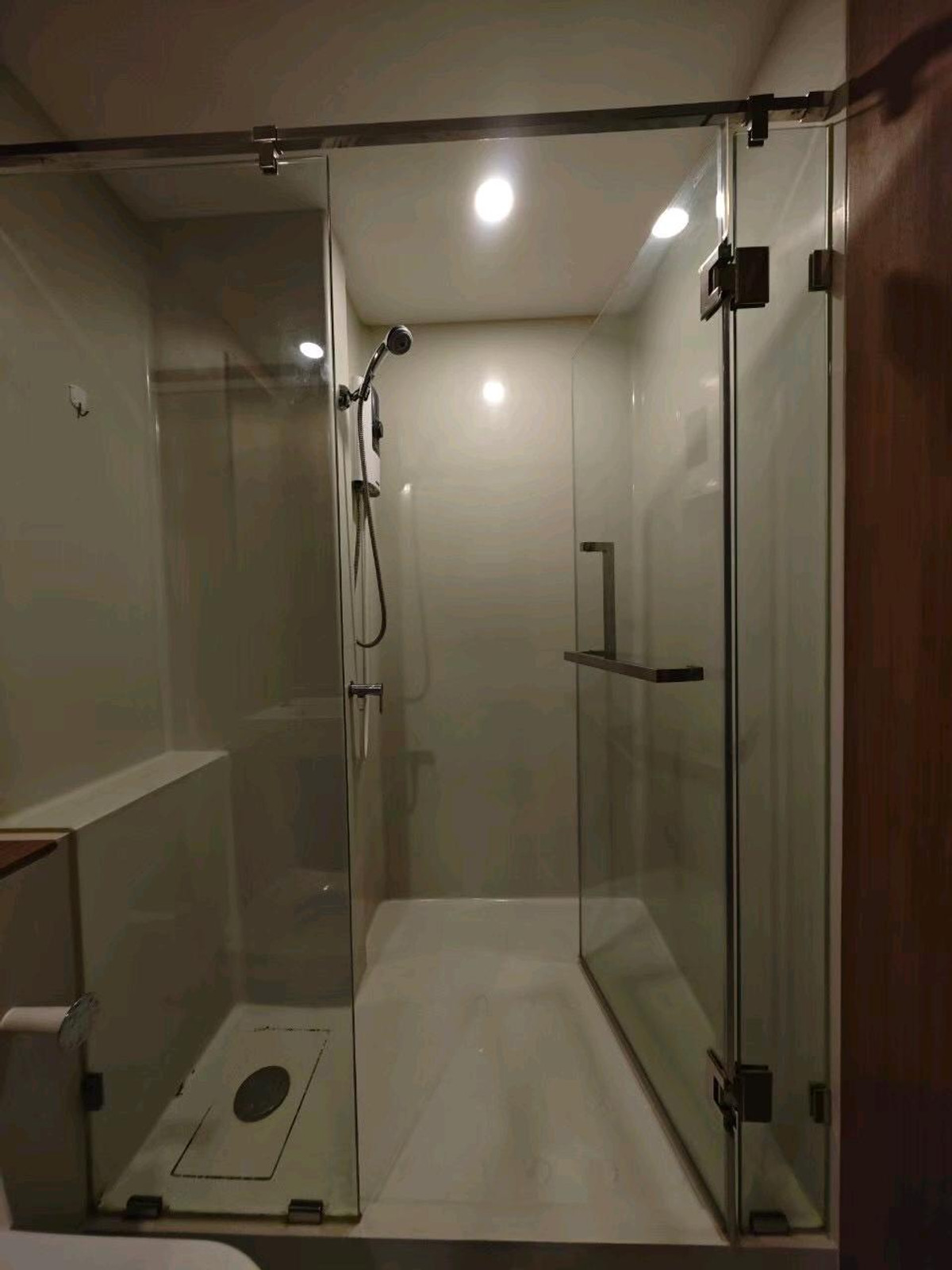 ให้เช่าคอนโดสาทร นราธิวาส : BTS สุรศักดิ์ (สายสีลม) เพียงประมาณ 900 เมตรทำเลดี ใกล้โซนสาทร เดินทางสะดวกมาก 