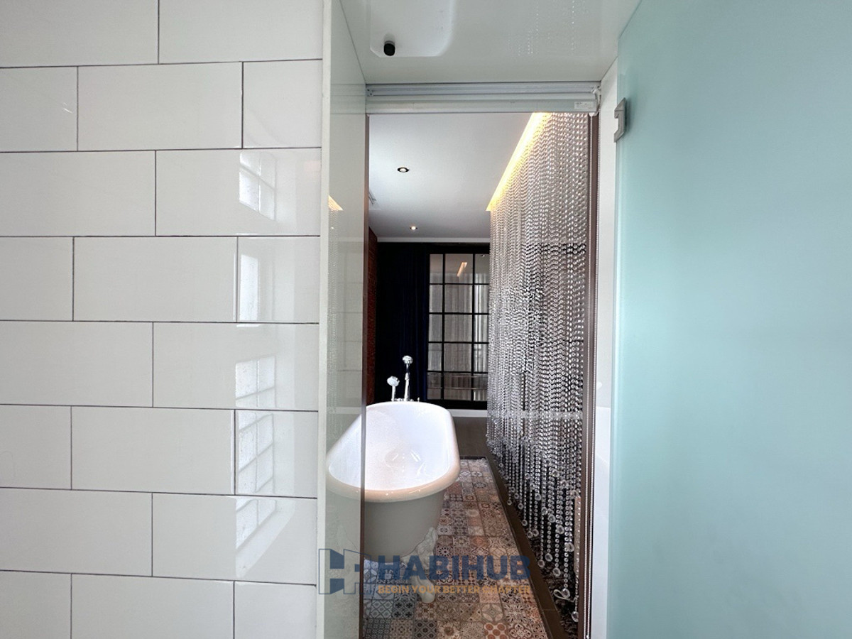 For SaleCondoOnnut, Udomsuk : 🏠✨ Penthouse Condominium 3 | 4 Bedroom Duplex Condo for Sale (HBH-HL-23)