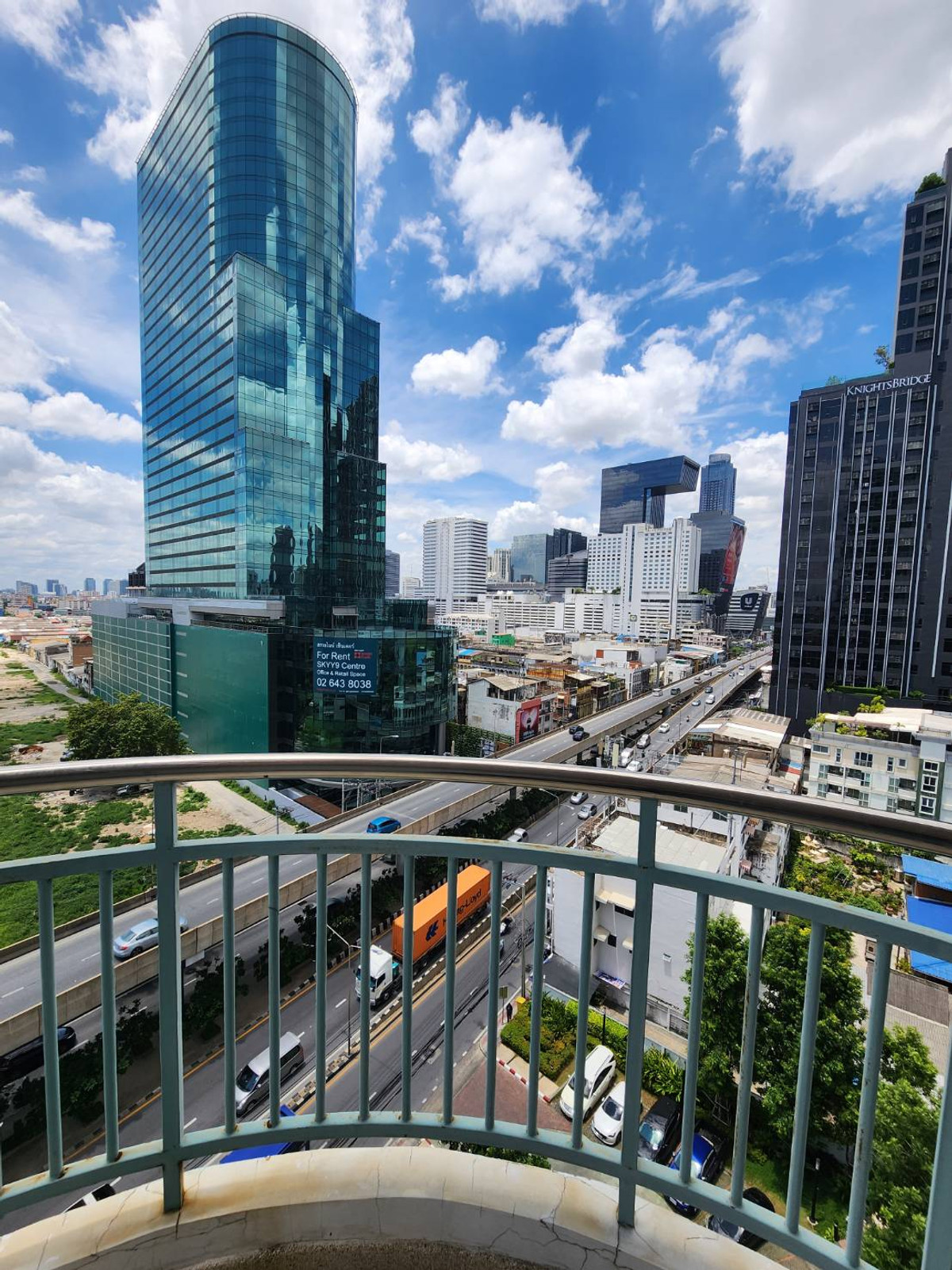 For RentCondoRama9, Petchburi, RCA : About 450 meters from MRT Rama 9, near Central Rama 9, Fortune, Big C, Tesco Lotus, Esplanade Ratchada and Rama 9 School.