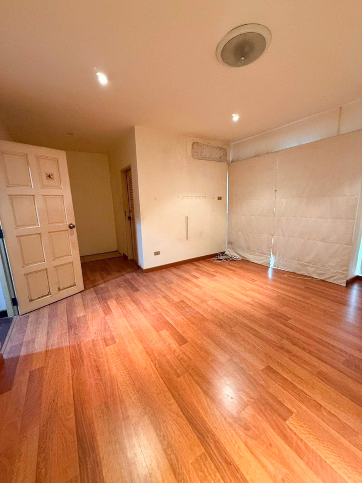 ขายทาวน์โฮมรามคำแหง หัวหมาก : ทาวน์โฮม 3 ชั้น ซอยรามคำแหง 8/2  สถานีรถไฟฟ้าสายสีส้มหน้าปากซอย  พร้อมการเดินทางที่เชื่อมต่อเส้นพระราม 9 - รามคำแหง - เอกมัย ทองหล่อ