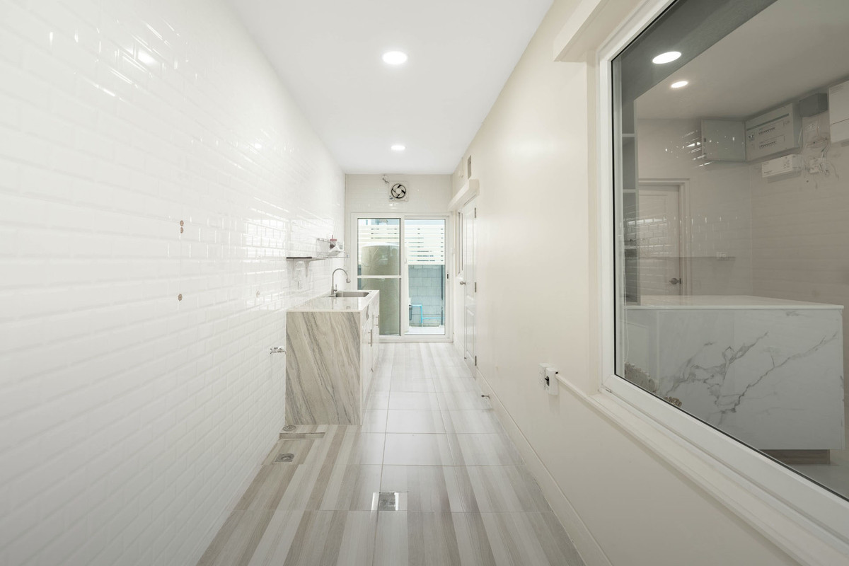 For SaleHouseBang kae, Phetkasem : Brand new house, prime location on Kanlapaphruek Road. Free furniture! Best price in the project.