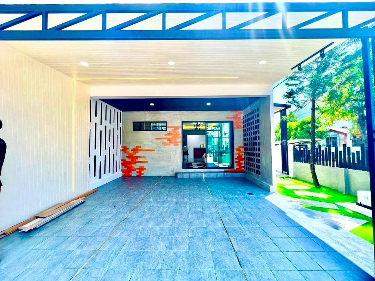 For SaleTownhomePathum Thani,Rangsit, Thammasat : 2-story townhome for sale, The Trust Town Village, Wongwaen - Lam Luk Ka, along Khlong 6, Soi 28, area 27.8 square wah, 3 bedrooms, Bueng Kham Proi Subdistrict, Lam Luk Ka District, Pathum Thani Province.