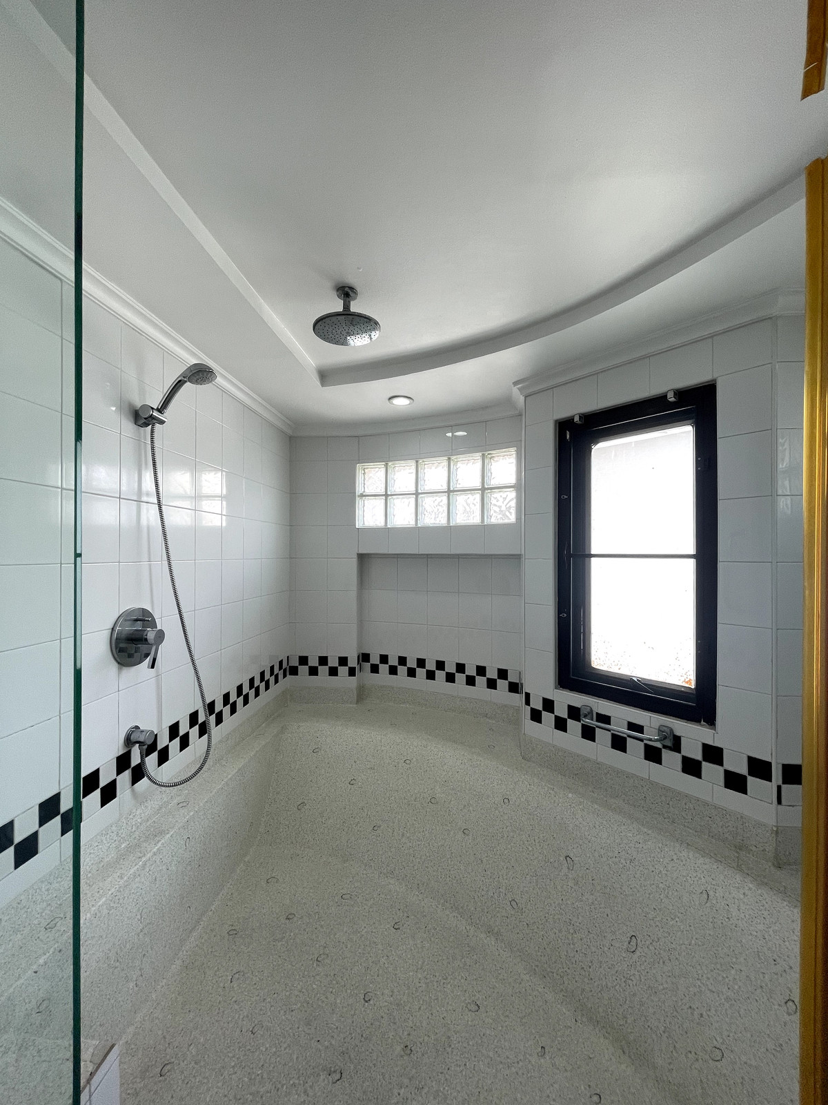 ให้เช่าคอนโดนานา : ให้เช่า คอนโด  Kallista Sukhumvit 11  3 ห้องนอน 315 ตร.ม.  big balcony