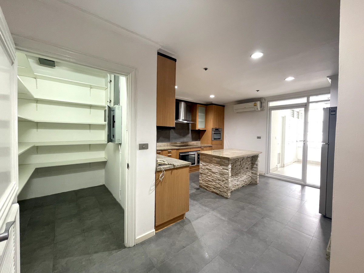 ให้เช่าคอนโดนานา : ให้เช่า คอนโด  Kallista Sukhumvit 11  3 ห้องนอน 315 ตร.ม.  big balcony