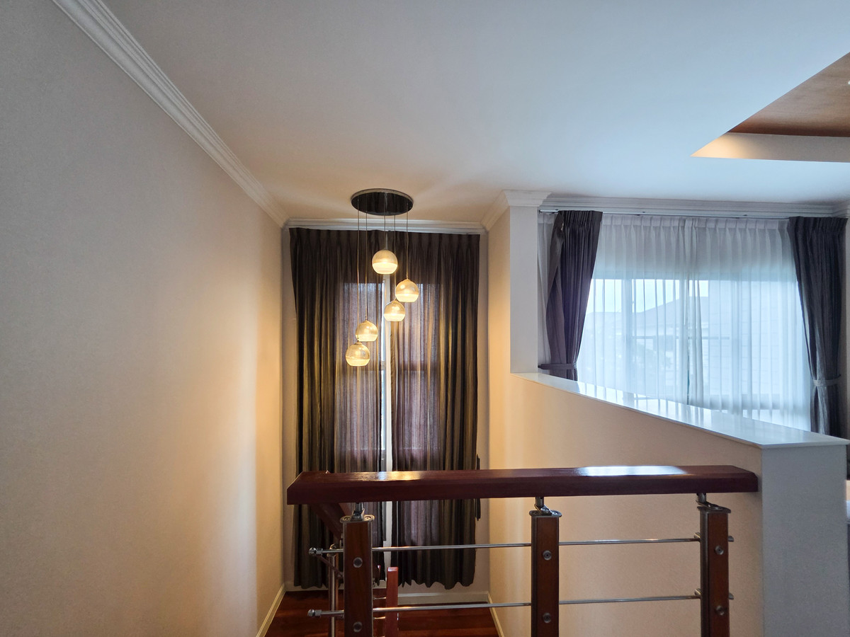 For RentHouseLadkrabang, Suwannaphum Airport : Single house for rent With private swimming pool Located near Rama 9 Expressway only 5 minutes, Suvarnabhumi Airport 15 minutes ✈️