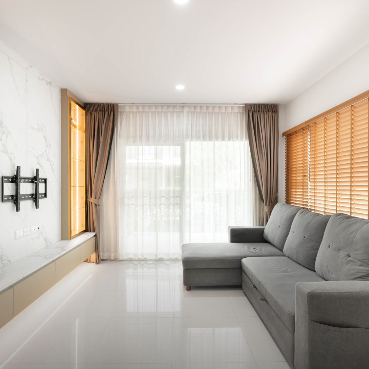 For SaleHouseBang kae, Phetkasem : Brand new house, prime location on Kanlapaphruek Road. Free furniture! Best price in the project.