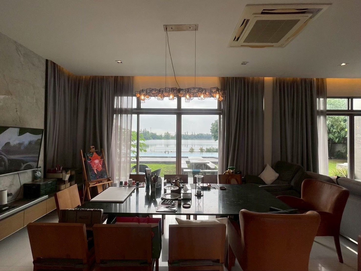 ขายบ้านปทุมธานี รังสิต ธรรมศาสตร์ : บ้านหรูริมทะเลสาบ รังสิต ปทุมธานี  พร้อมสระว่ายน้ำส่วนตัว ที่ดินขนาดใหญ่ 297.6 ตร.ว บรรยากาศรีสอร์ต เป็นส่วนตัวสูง