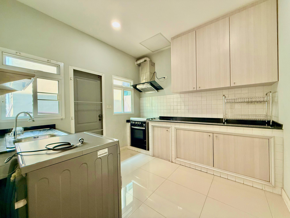 For SaleHousePattanakan, Srinakarin : Luxury Corner House for Sale – Grand Bangkok Boulevard Rama 9–Srinakarin