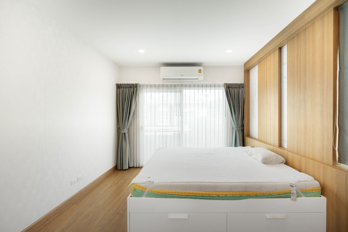 For SaleHouseBang kae, Phetkasem : Brand new house, prime location on Kanlapaphruek Road. Free furniture! Best price in the project.