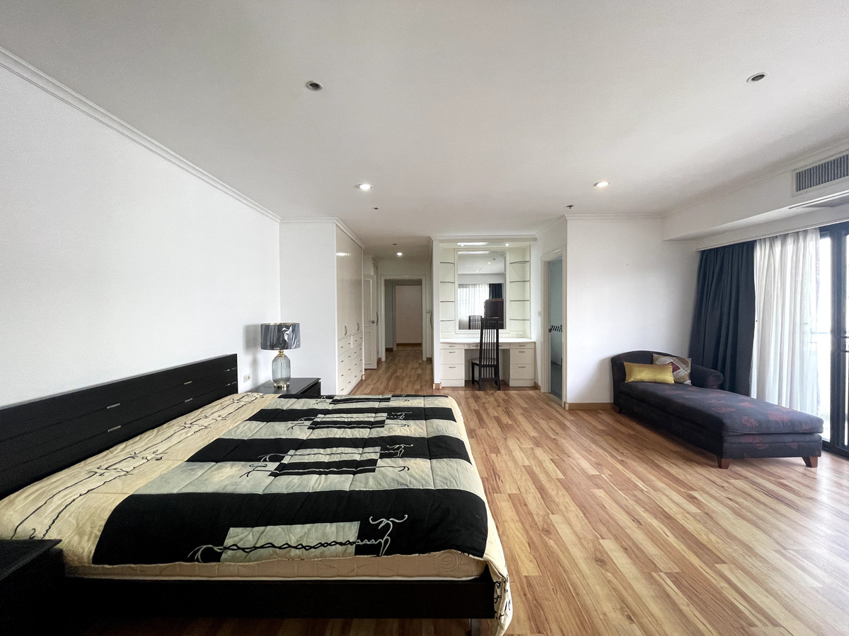 ให้เช่าคอนโดนานา : ให้เช่า คอนโด  Kallista Sukhumvit 11  3 ห้องนอน 315 ตร.ม.  big balcony