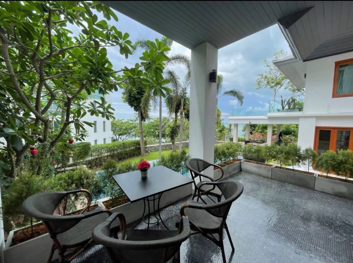 HousePattaya, Bangsaen, Chonburi : Beachfront Pool Villa in Pattaya with Private Beach Access and Sea View